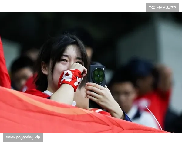 国足季后赛上演惊天逆转 球迷激情欢呼庆祝胜利