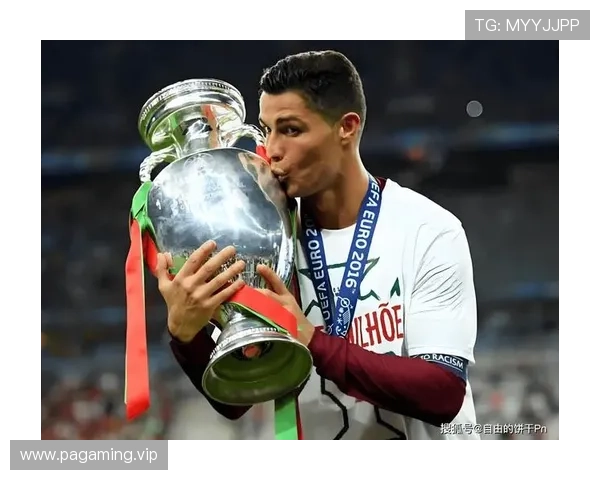 欧洲杯双手指天庆祝背后动人故事揭晓球员不为人知的坚持与牺牲