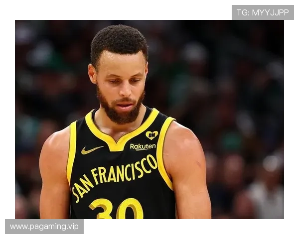 库里引领球队稳步节奏全面提升控场实力展现领袖风范新篇章的光辉