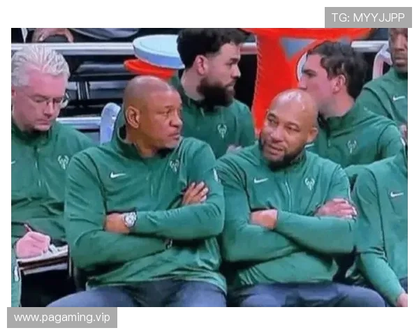 雄鹿惨遭三连败东部前三零胜尴尬本赛季前景再度亮红灯危机四伏中 雄鹿惨遭三连败东部前三零胜尴尬本赛季前景再度亮红灯危机四伏中